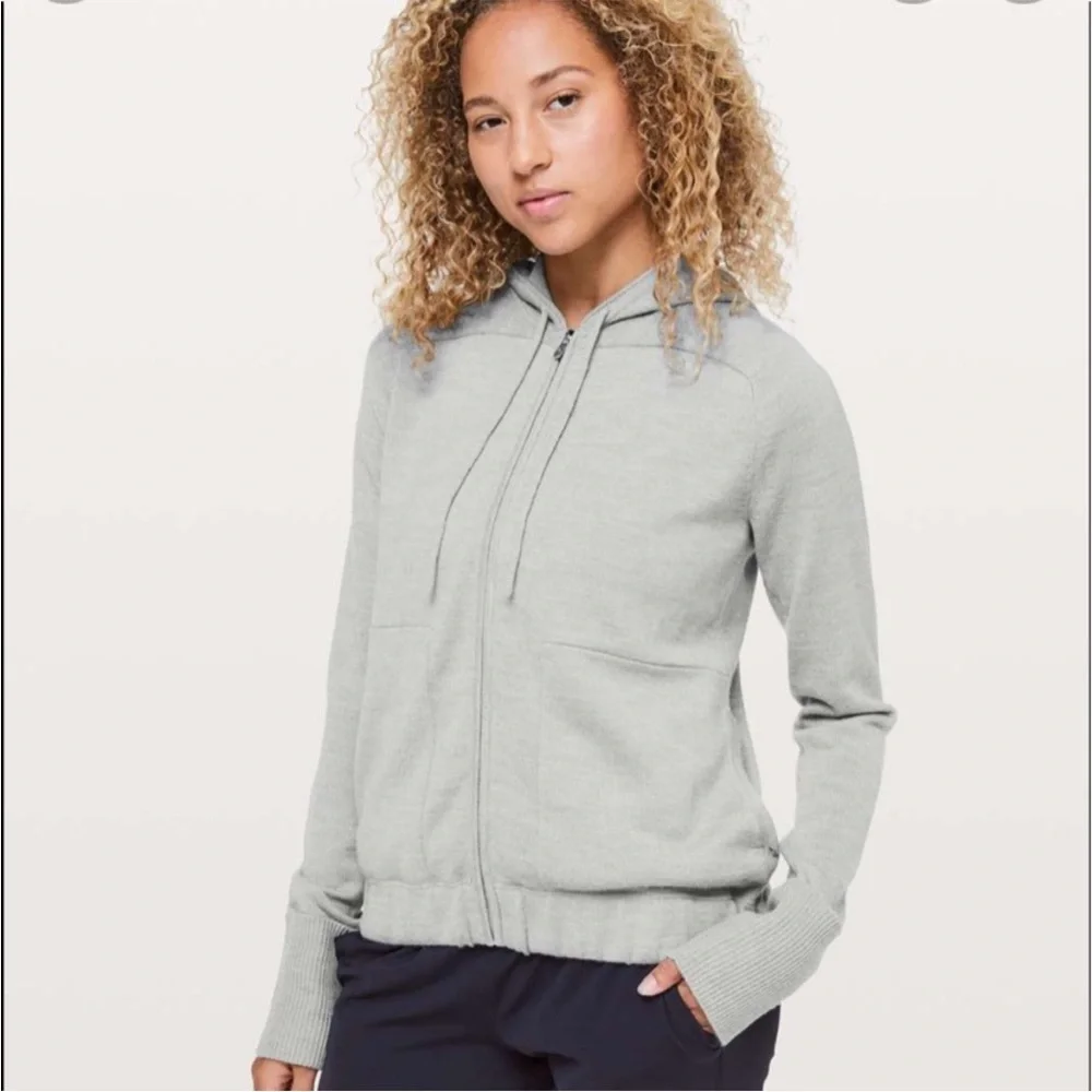 Lululemon Gray Rise & Move Hoodie Heathered Silver Drop | Size 8 / 10 EUC